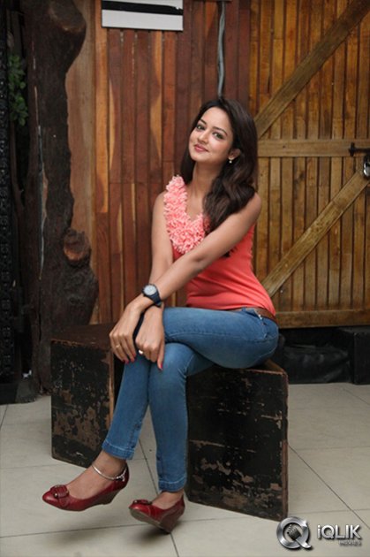 Shanvi-at-Rowdy-Movie-Premiere-Show